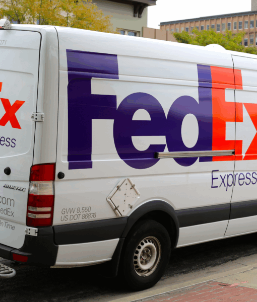 6127491e8f8f0f37e9617c31_Fedex Truck